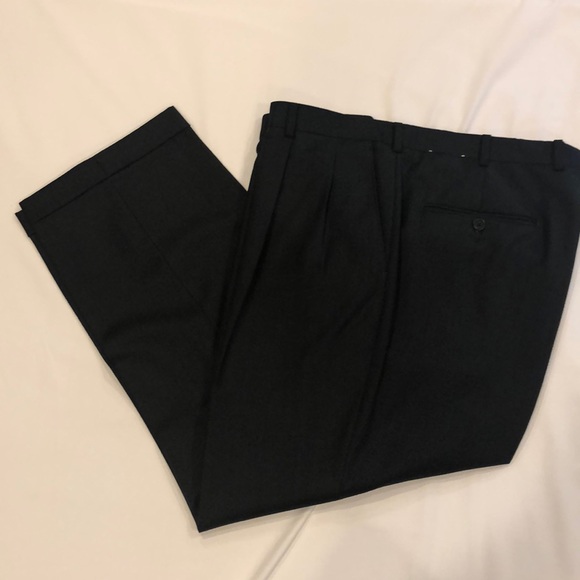 Burberry 3 button suit - Picture 5 of 8